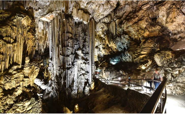 que ver en Málaga cueva de Nerja