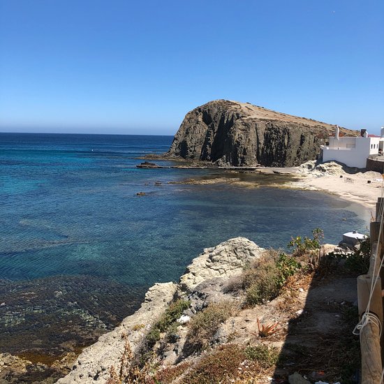 Alquiler Furgonetas Málaga rr Descubre la Magia de la Isleta del Moro en Almería.